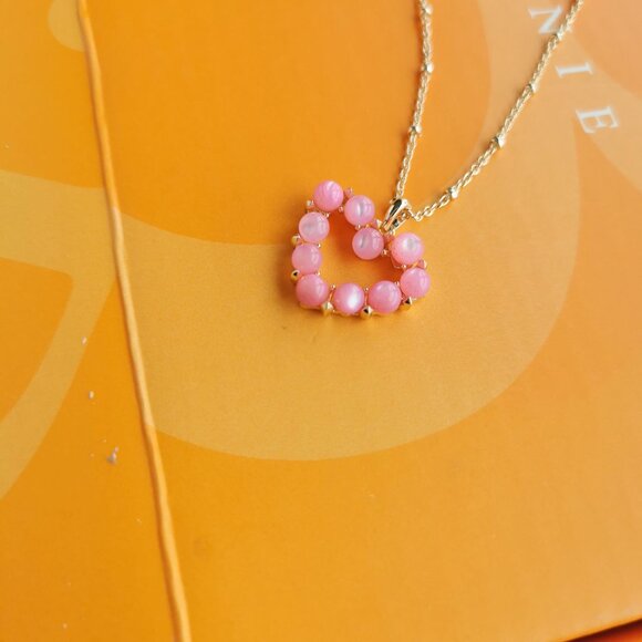 Kendra Scott Ashton Heart Blush Ivory Mother-of-Pearl Short Necklace Gold - Picture 2 of 3